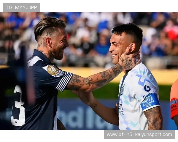 劳塔罗二过一配合后凌空抽射，国际米兰进攻配置极具创造力