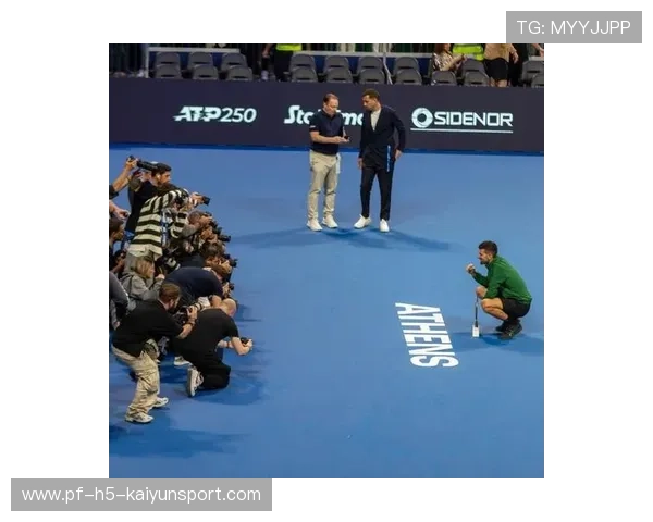 德约科维奇进行力量测试，依旧保持高水准